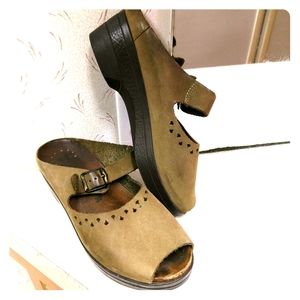 Mephisto Tan Leather Sandals,  Size 39 (US